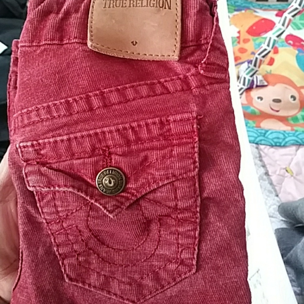 Toddler boys burgundy car. Size 4t